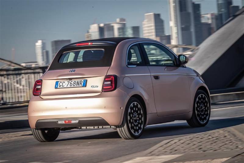 Im Italo-Stromer durch die Stadt <br>Quelle: Bildarchiv Stellantis