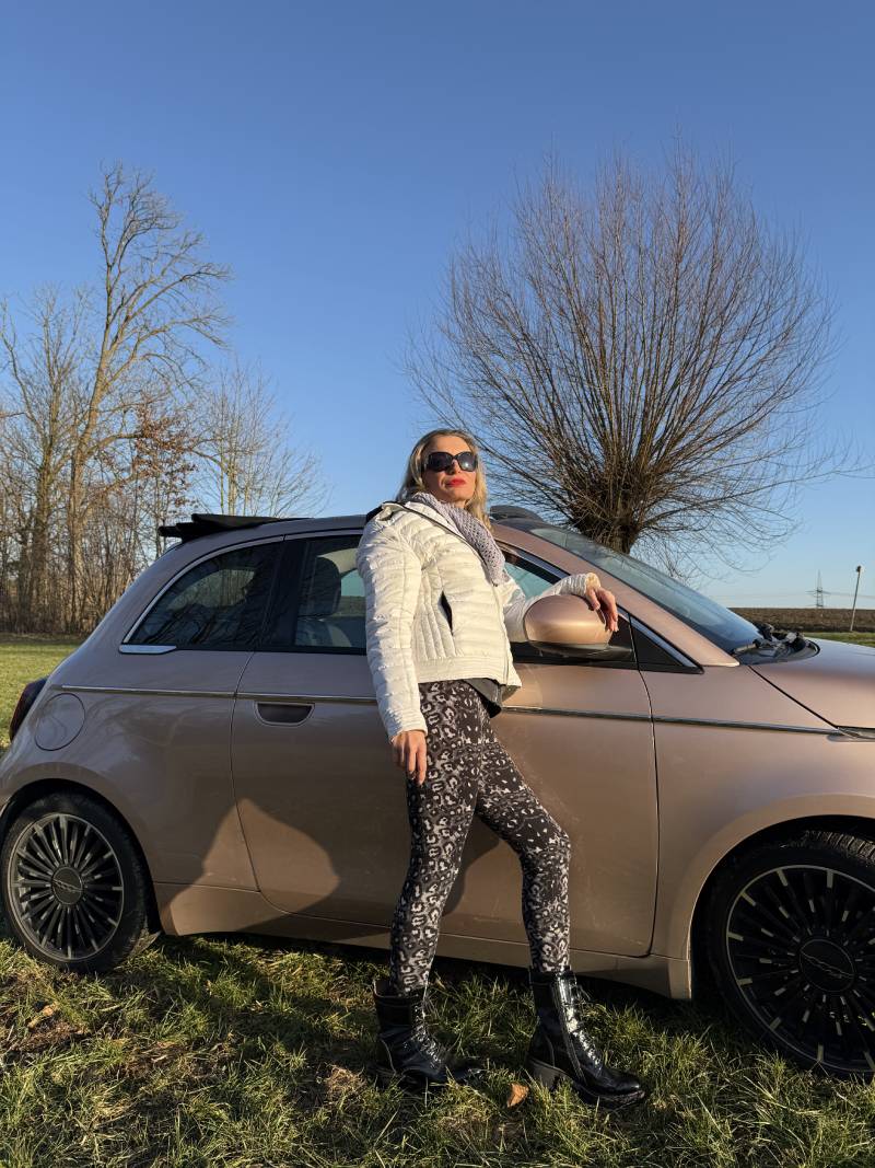 Stanka, Modell und Freundin, ist begeisterte Cabrio-Fahrerin.