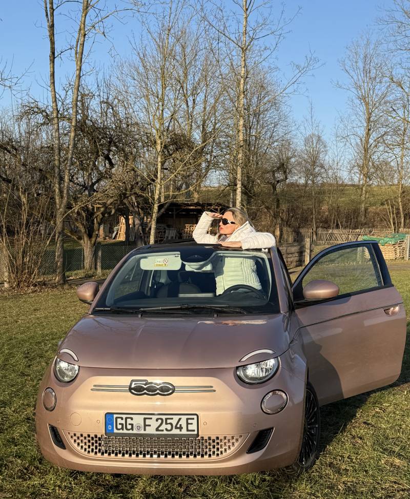 Stanka, Modell und Freundin, in Open-Air-Stimmung.