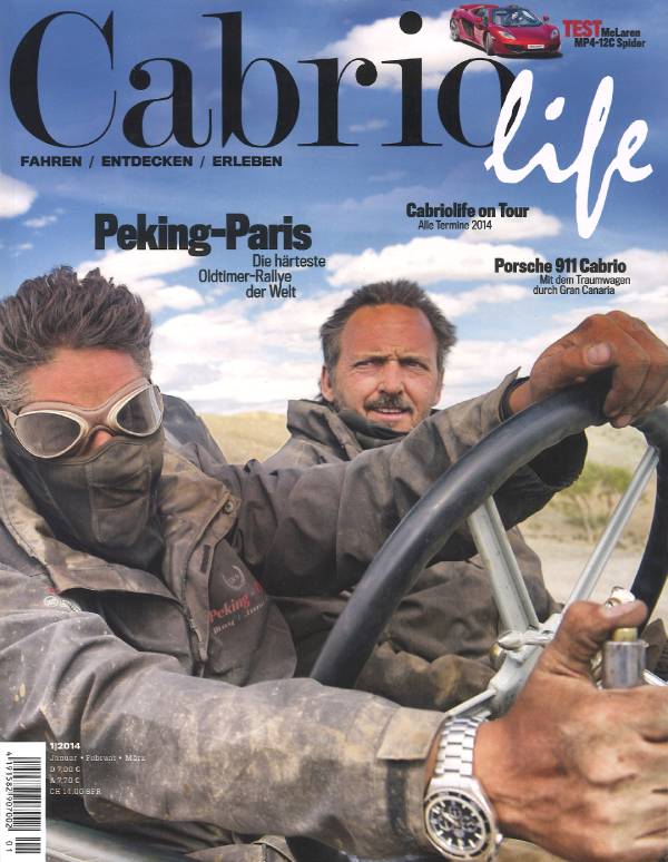 Cabriolife Heft Nr. 1 für die Monate Januar, Februar und März des Jahres 2014: Zwei Männer fahren in einem offenen Wagen gegen starken Wind. Auf dem blau-grauen Titel steht: Peking – Paris, die härteste Oldtimer-Rallye der Welt